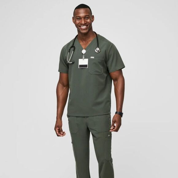 Figs chisec three pocket scrub top moss green - Picture 1 of 5